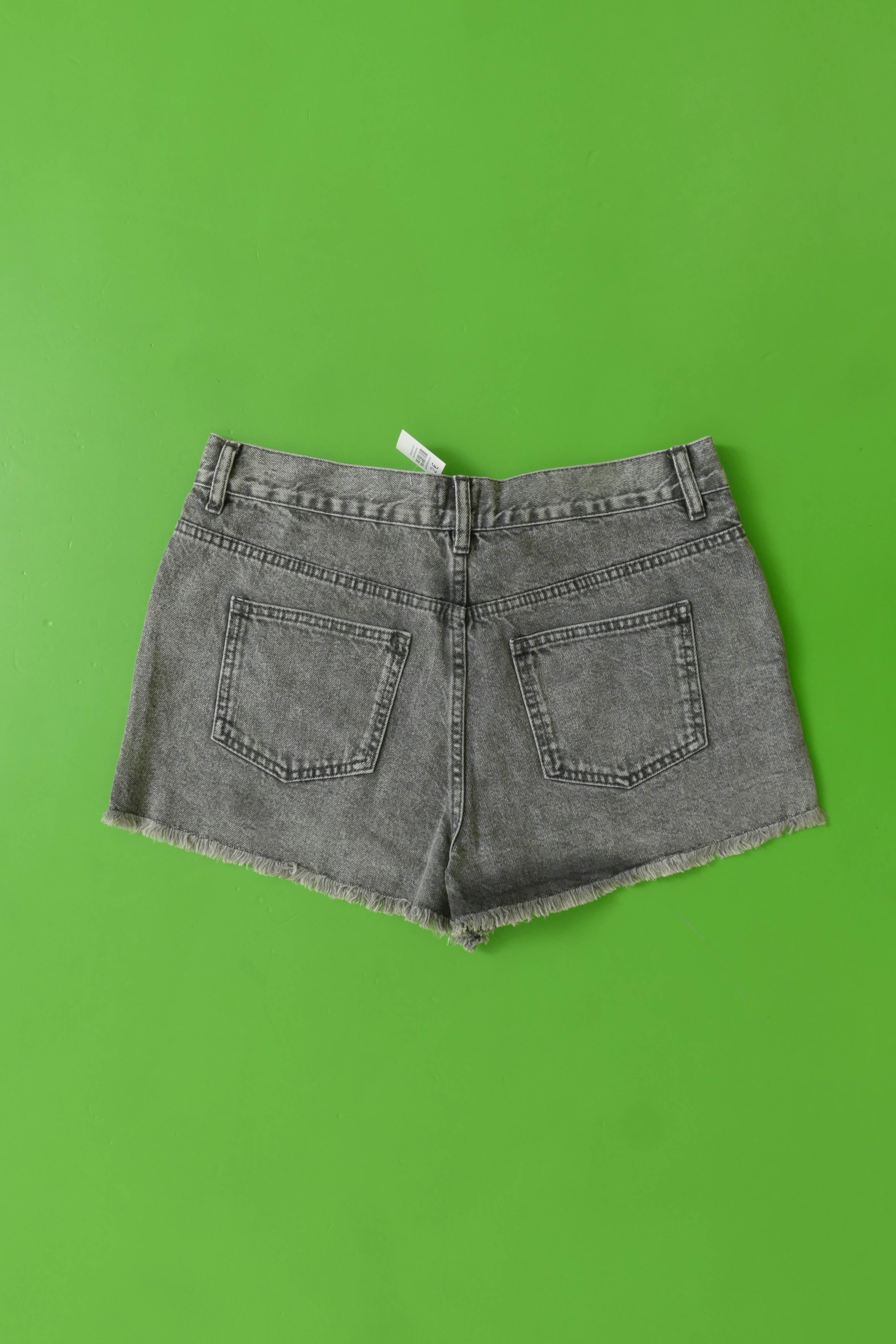 UUS! L&uuml;hikesed p&uuml;ksid EU 40 - Asos