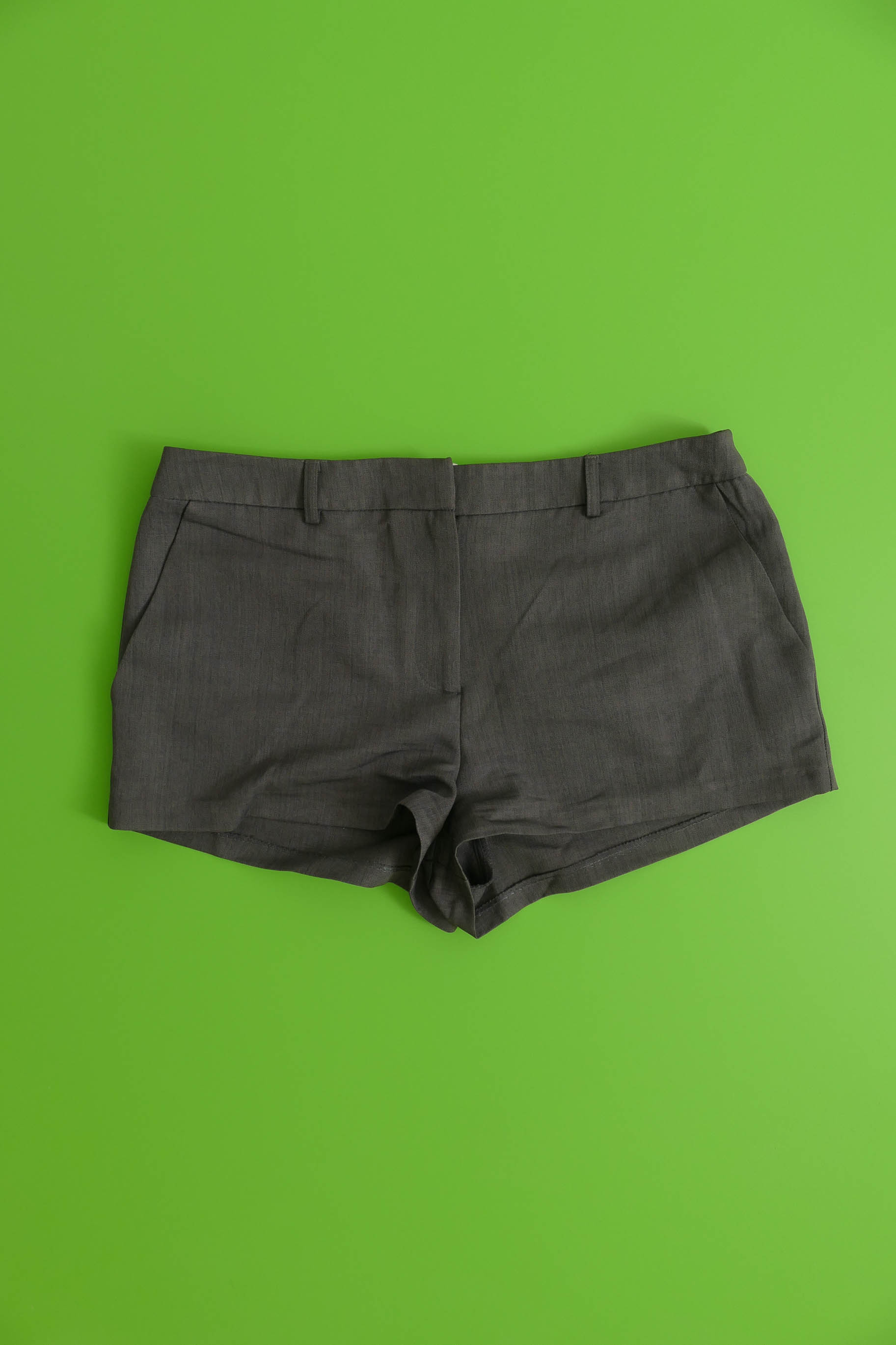 L&uuml;hikesed p&uuml;ksid EU 42 - Asos