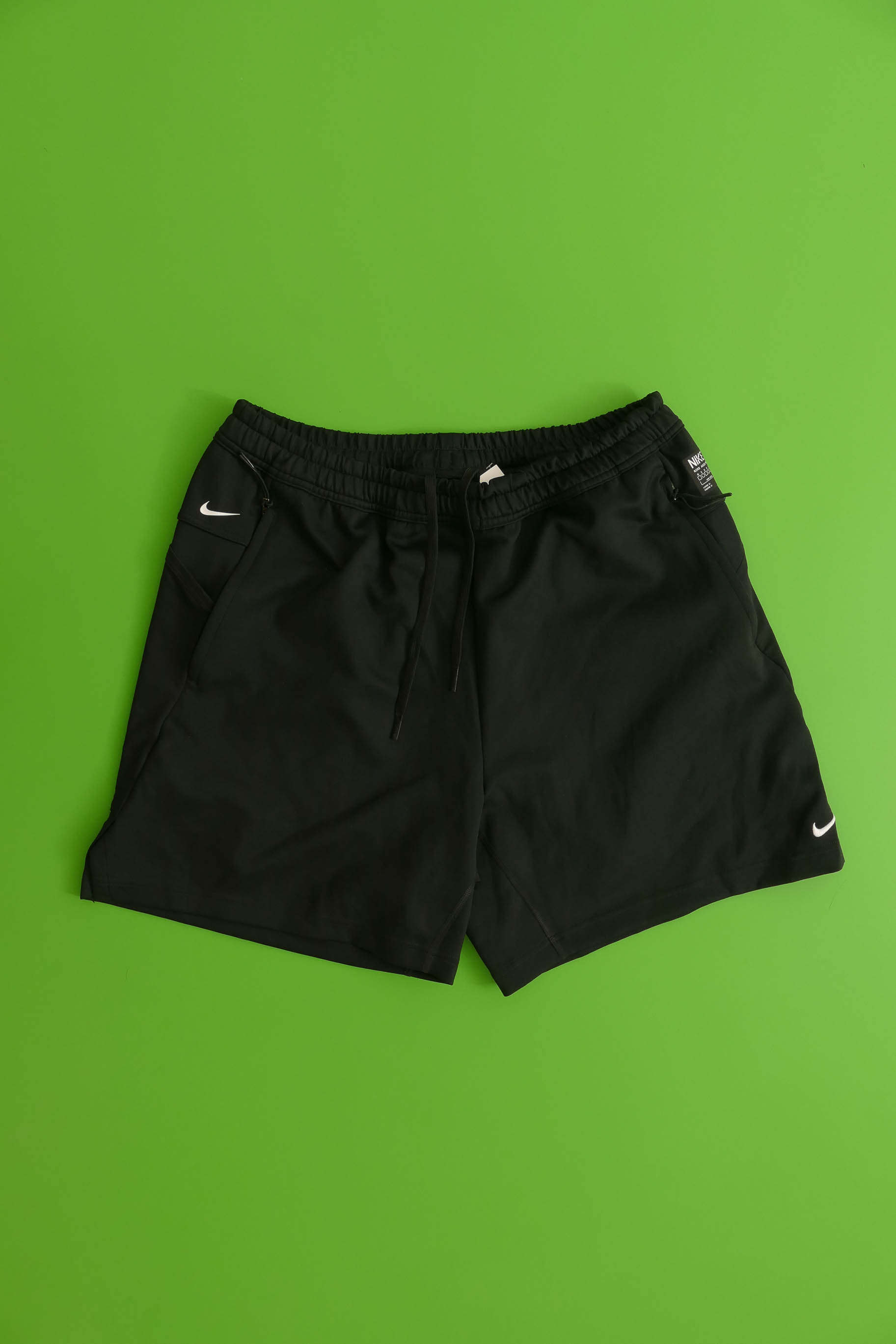 L&uuml;hikesed p&uuml;ksid XL - Nike
