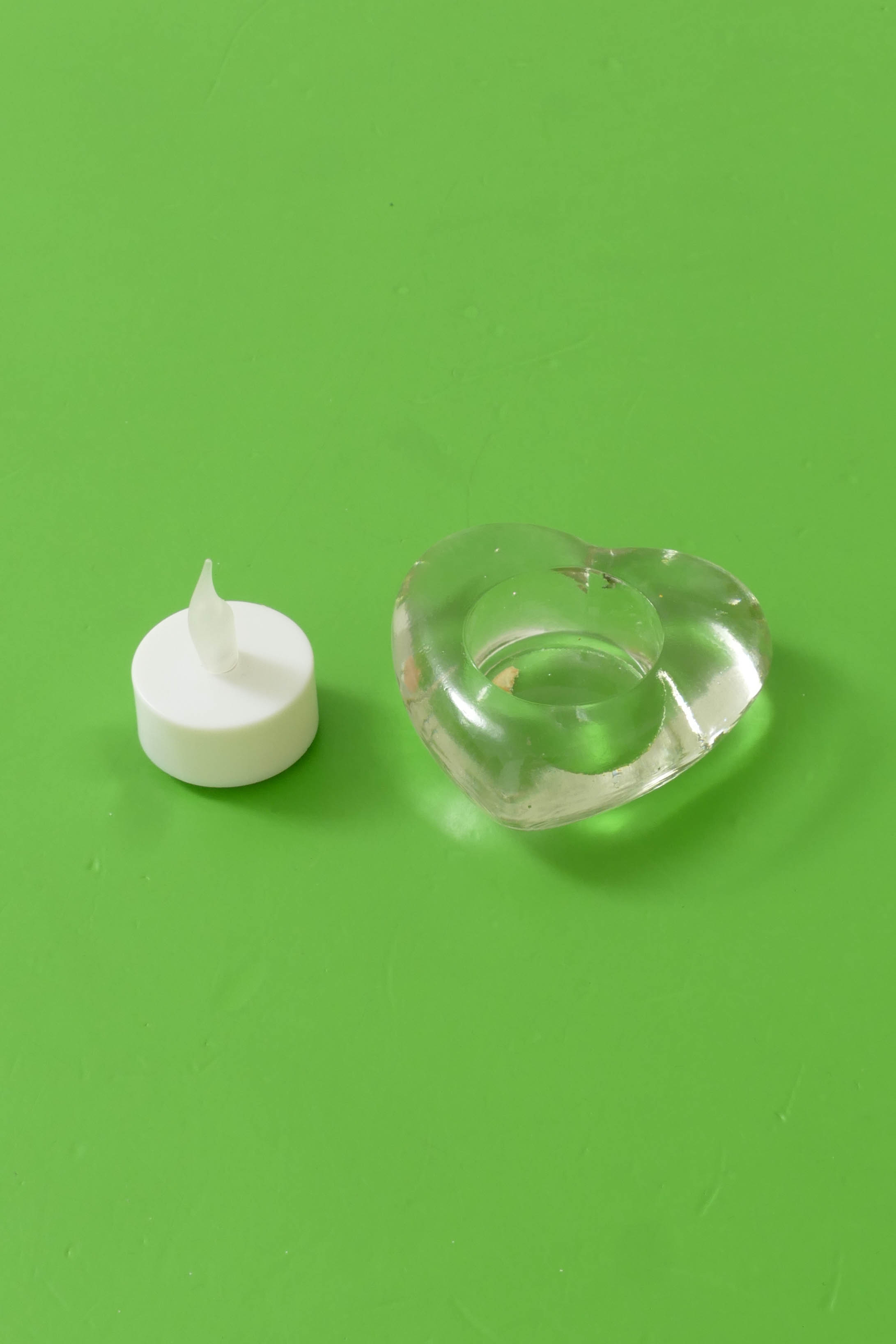 LED k&uuml;&uuml;nal koos alusega 7 cm