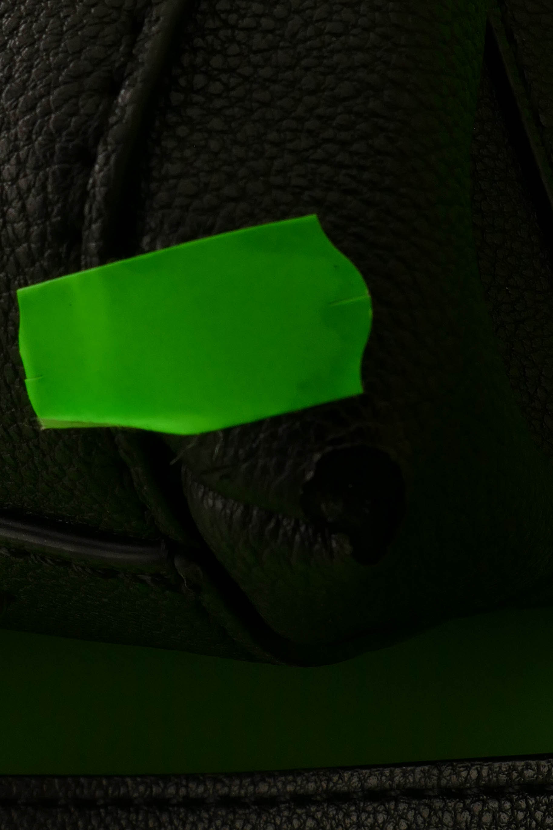 DEF. K&auml;ekott 32x24x6cm - Guess