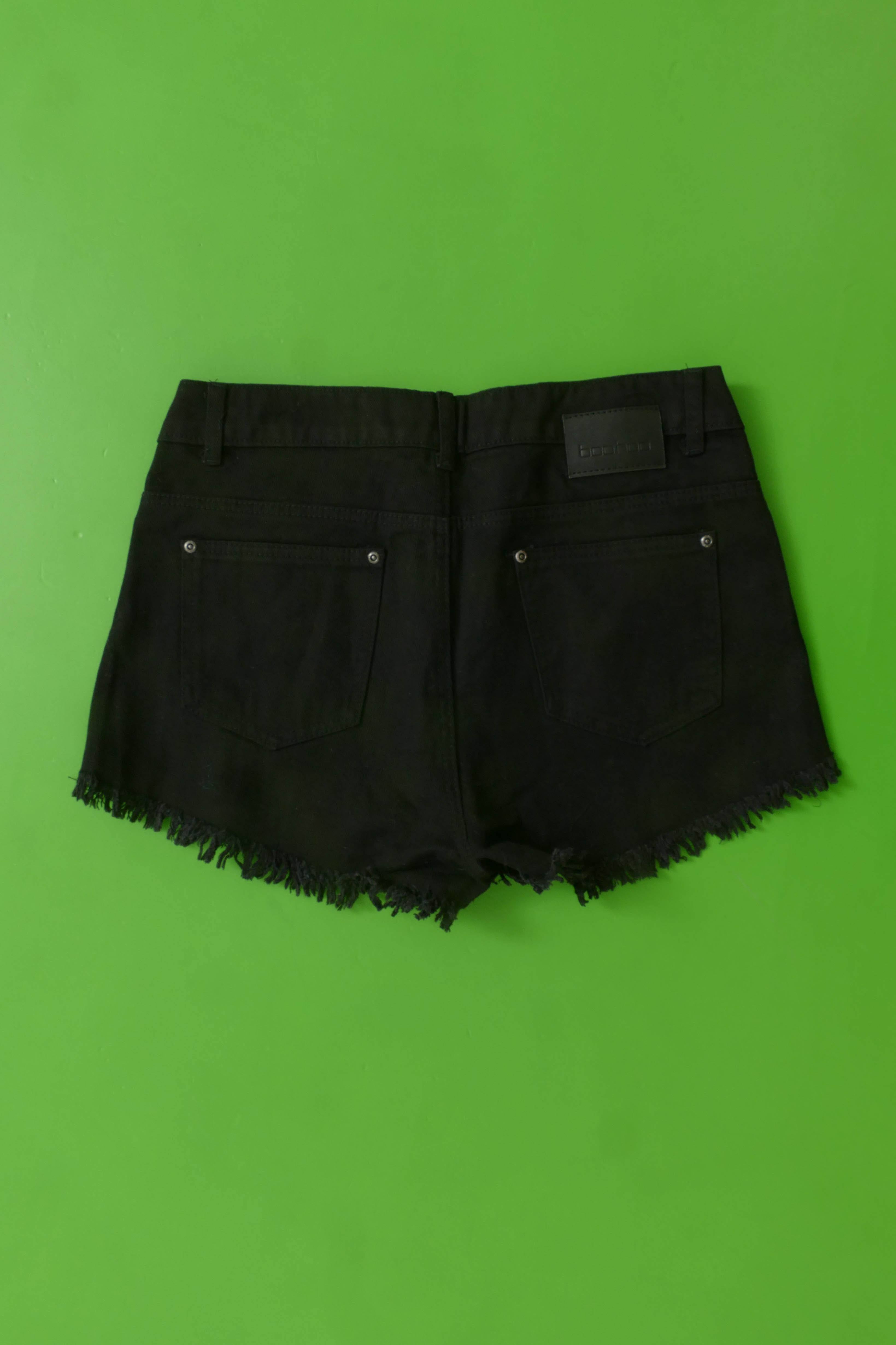 L&uuml;hikesed p&uuml;ksid EU 42 - Boohoo